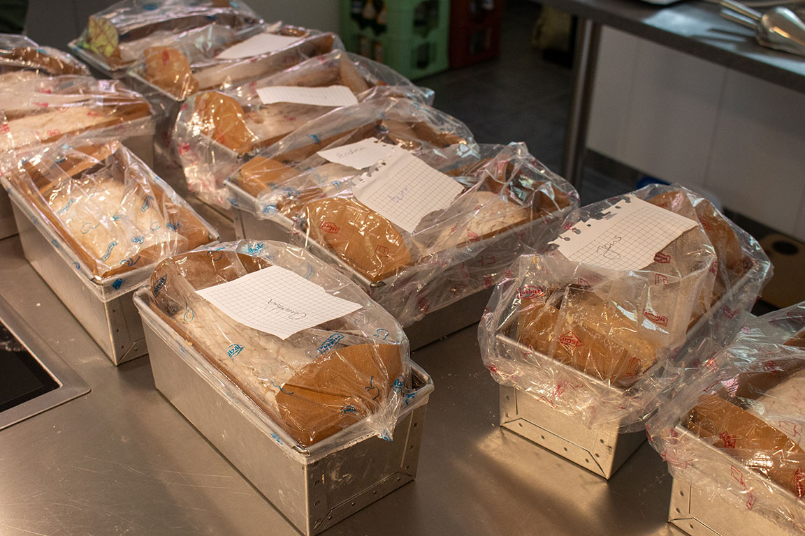 Fertig gebackene und abgepackte Brote