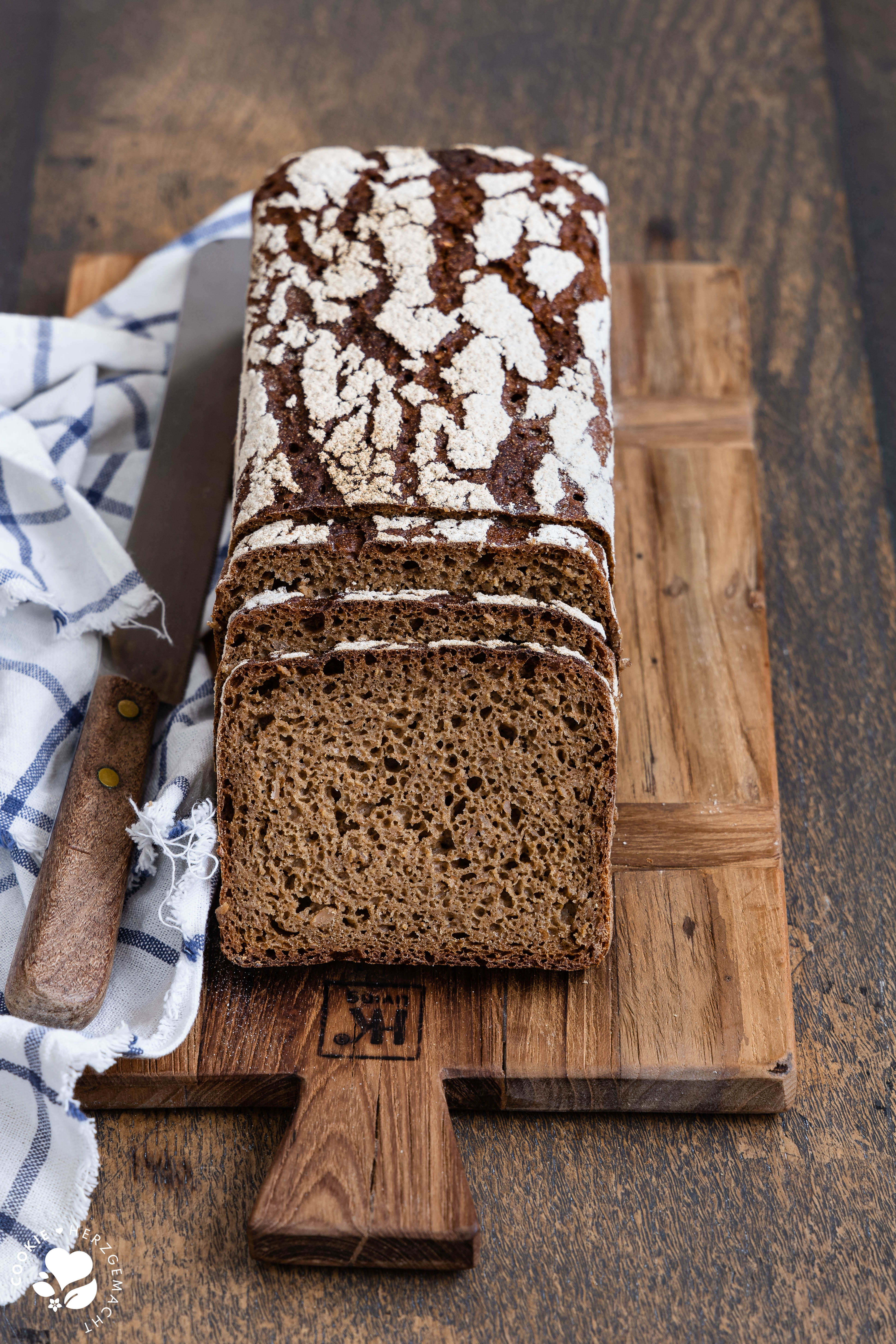 Produktbild Rustikales Roggenbrot mit Schrot aus For the Love of Bread - Zeit für gutes Brot
